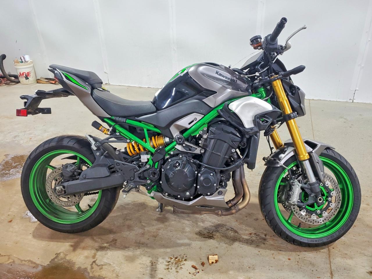 ML5ZRDT16SDA00408 · 2025 KAWASAKI ZR900
