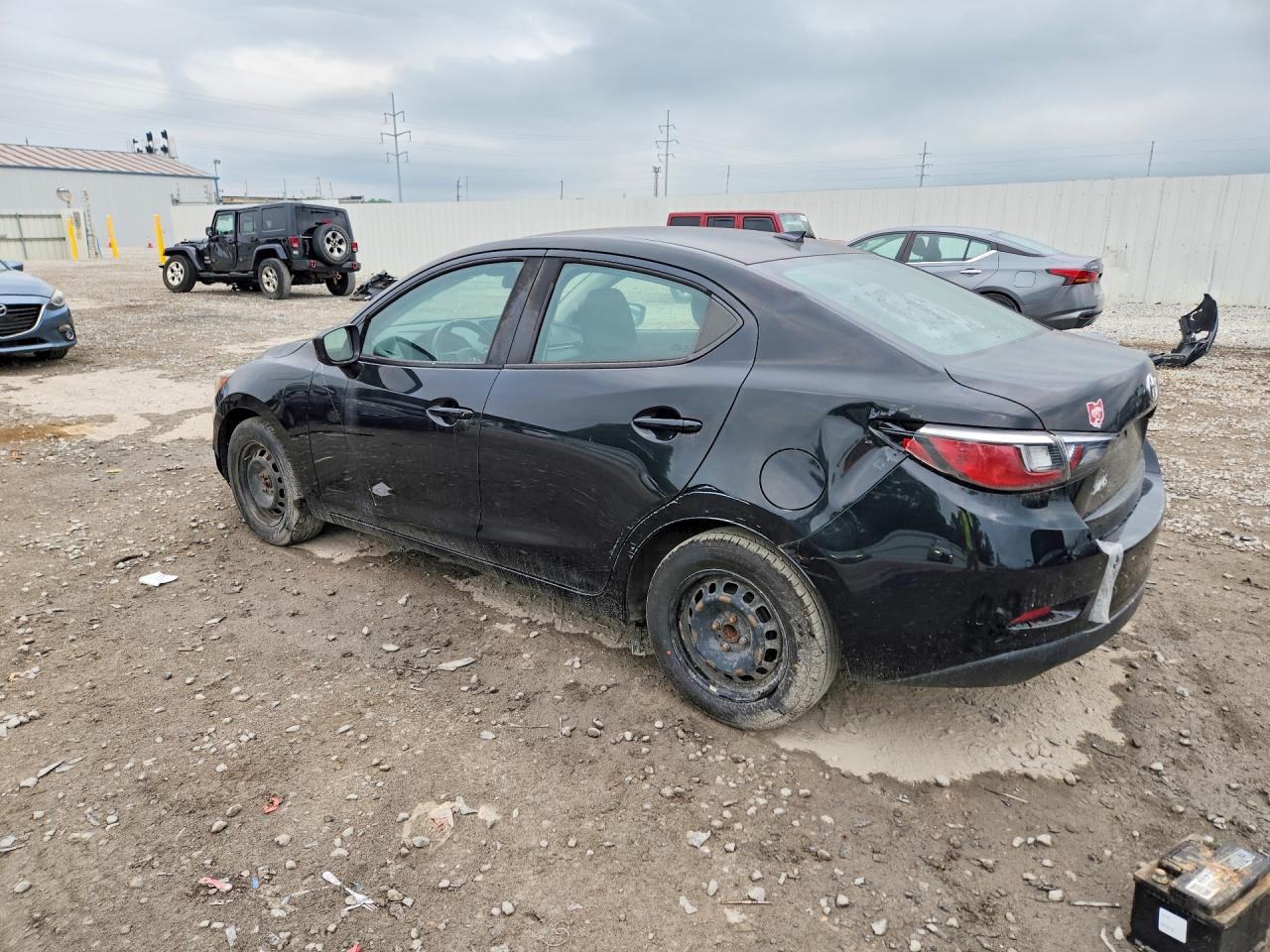 3MYDLBYV1KY516107 · 2019 TOYOTA YARIS · 2/13