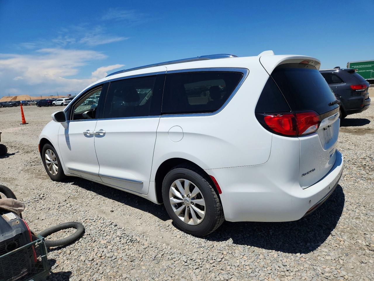 2C4RC1EG8JR315064 · 2018 CHRYSLER PACIFICA · 2/13