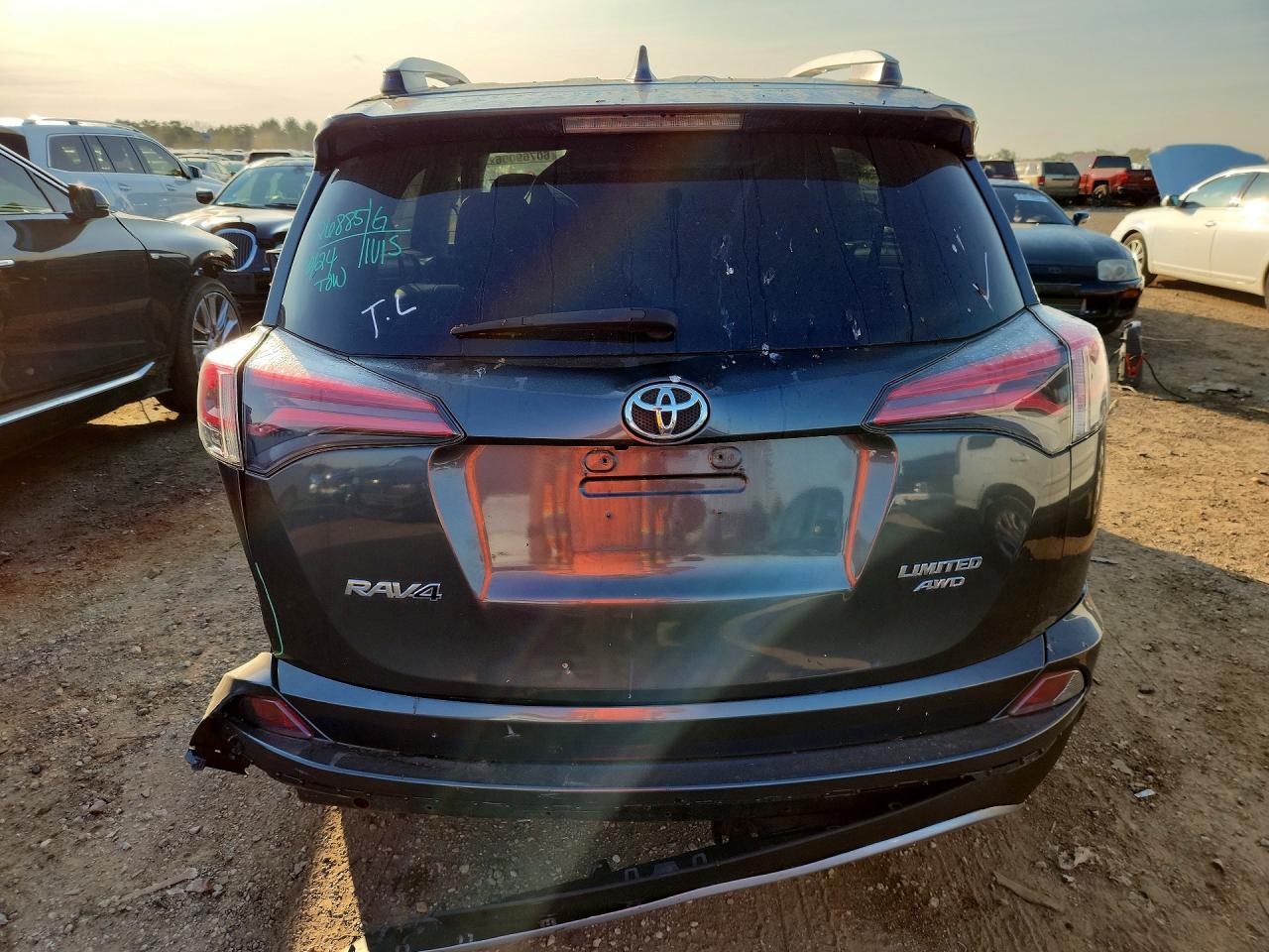 JTMDFREV9JD253899 · 2018 TOYOTA RAV4 · 6/13