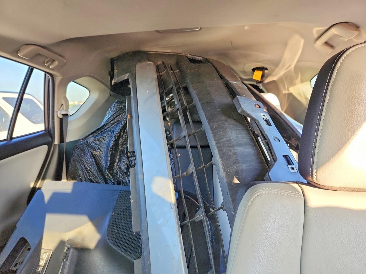JTMDFREV9JD253899 · 2018 TOYOTA RAV4 · 10/13