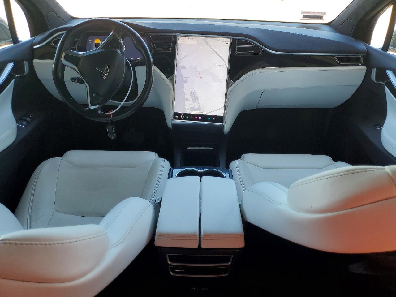 5YJXCBE27HF044392 · 2017 TESLA MODEL X · 8/14