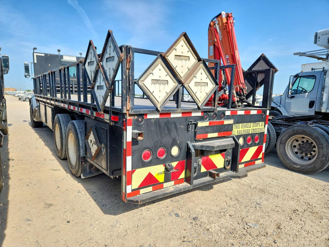 1NPSL70X4ED243163 · 2014 PETERBILT 365 · 2/13