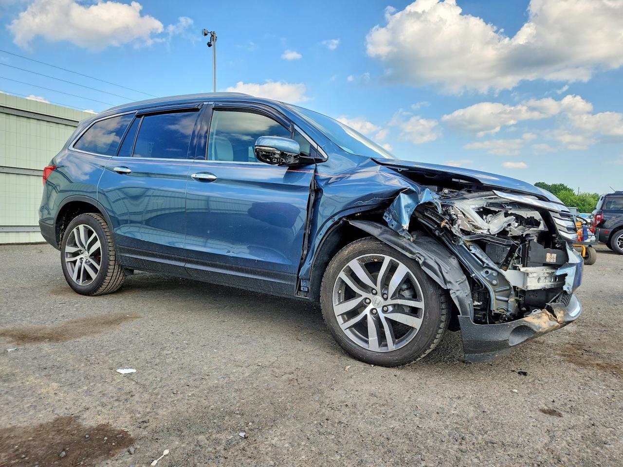 5FNYF6H02GB127157 · 2016 HONDA PILOT · 4/13