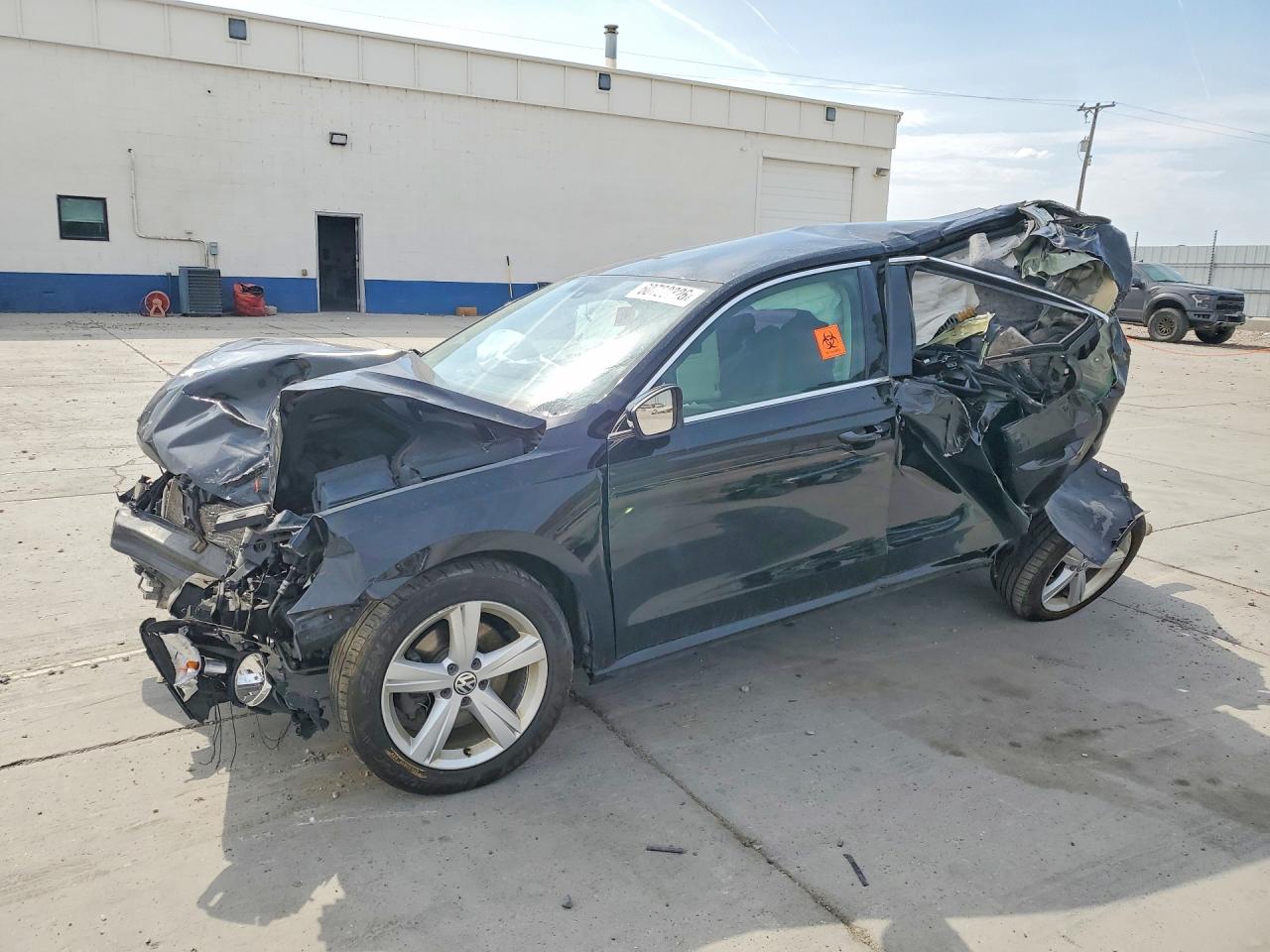 1VWBP7A3XEC007806 · 2014 VOLKSWAGEN PASSAT
