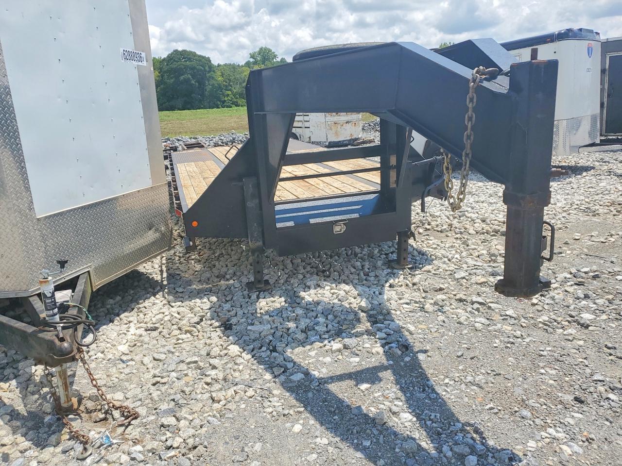 T1006855 · 2018 CUST TANKER TRAILERS · 4/8