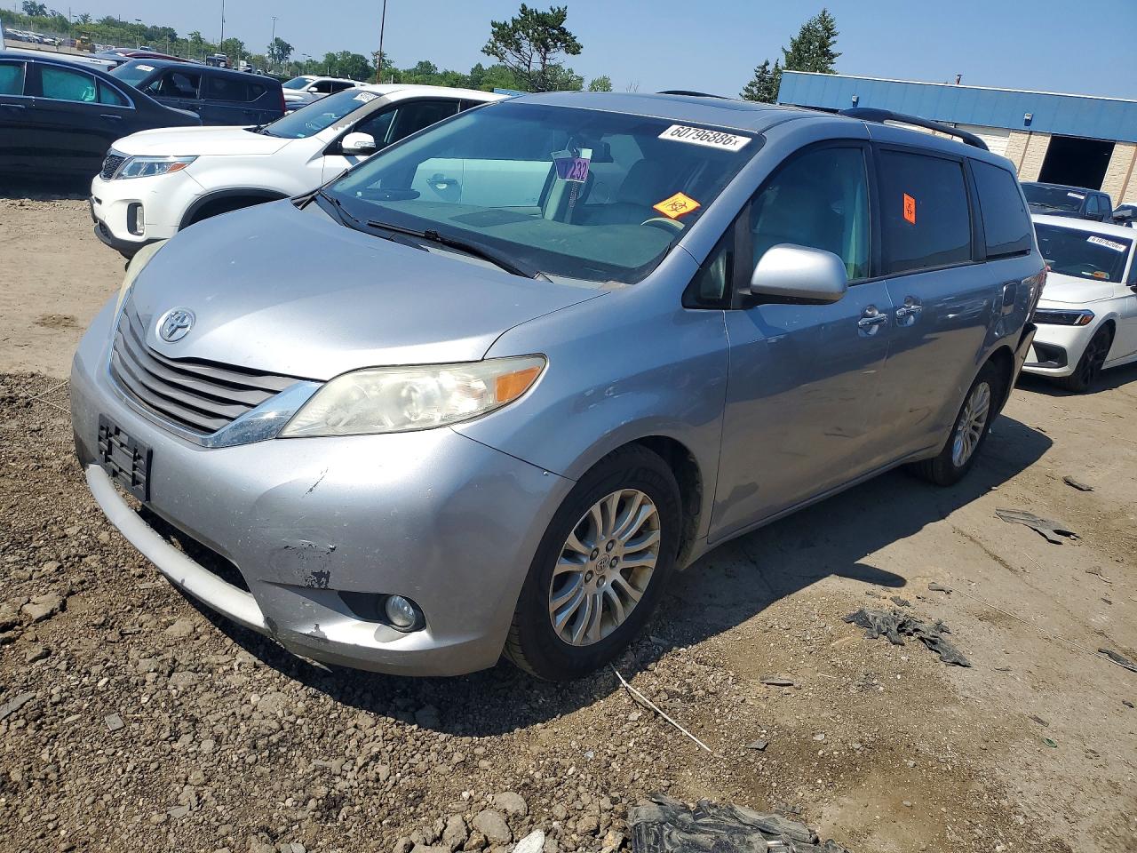 5TDYK3DC3BS152082 · 2011 TOYOTA SIENNA
