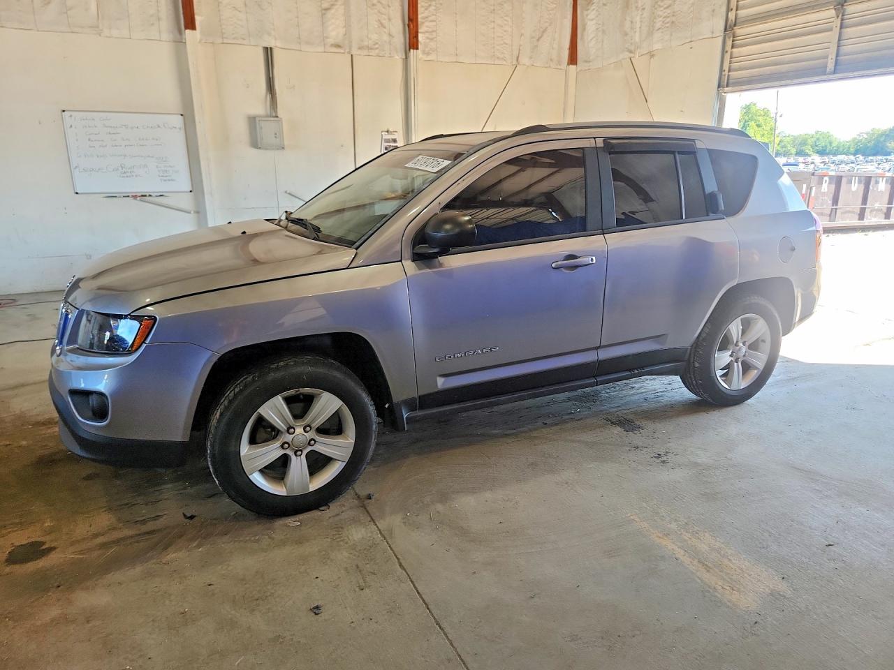 1C4NJDBB4GD551608 · 2016 JEEP COMPASS