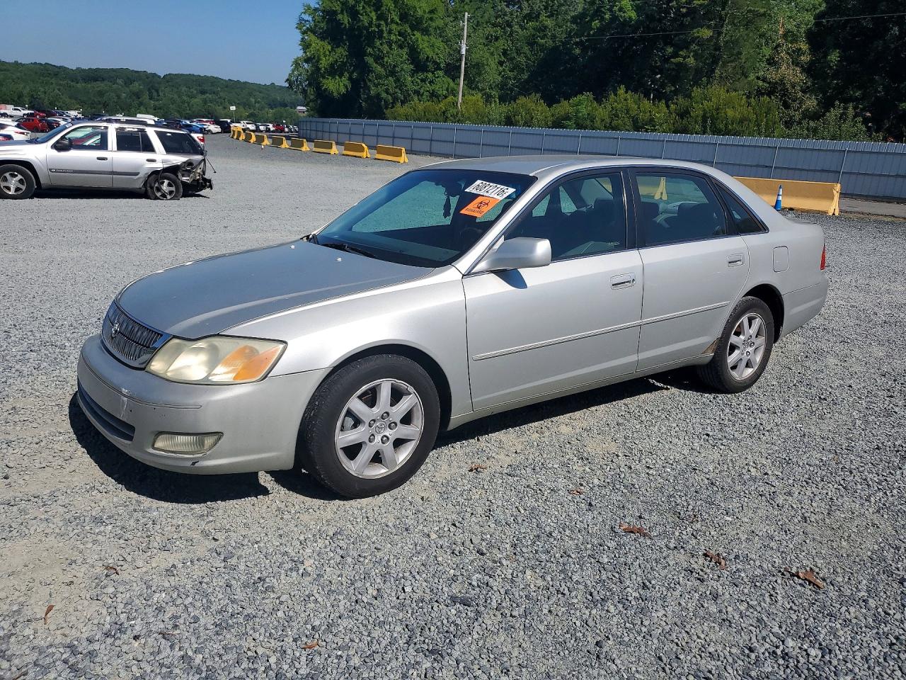 4T1BF28B82U256757 · 2002 TOYOTA AVALON