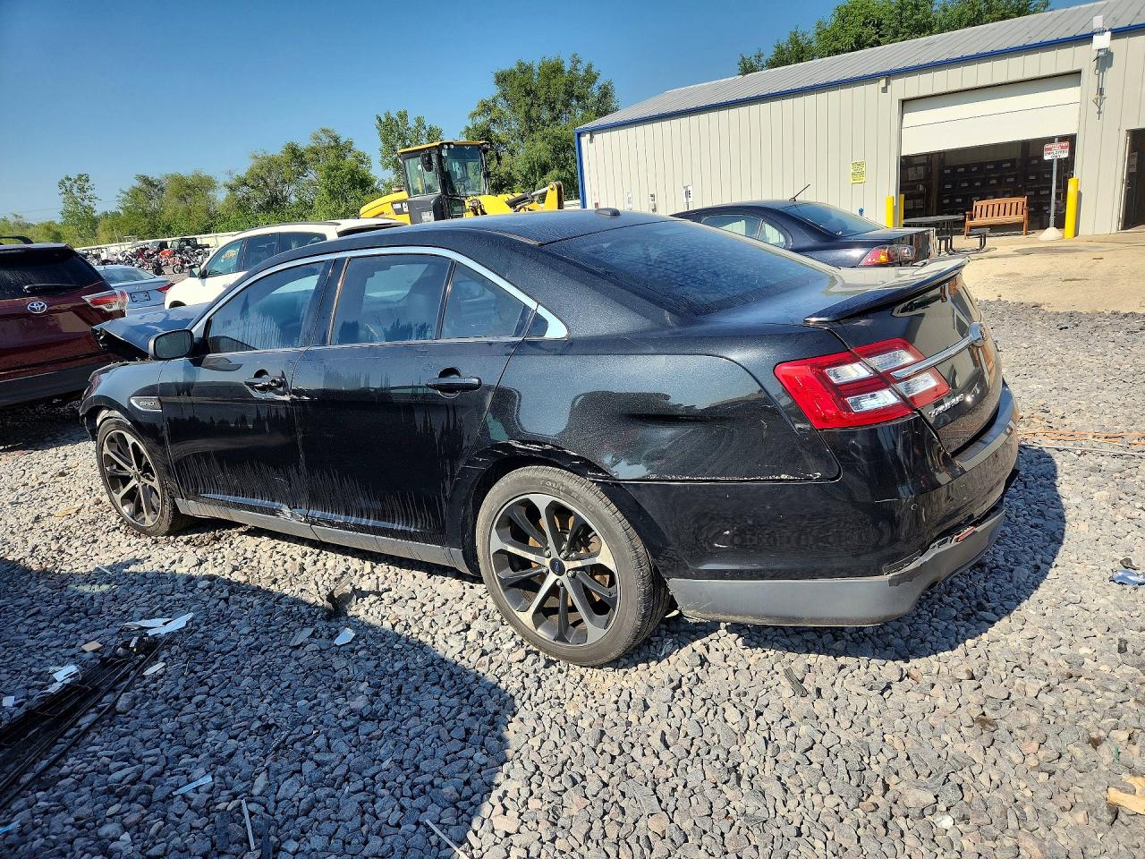 1FAHP2KT8FG156469 · 2015 FORD TAURUS · 2/13
