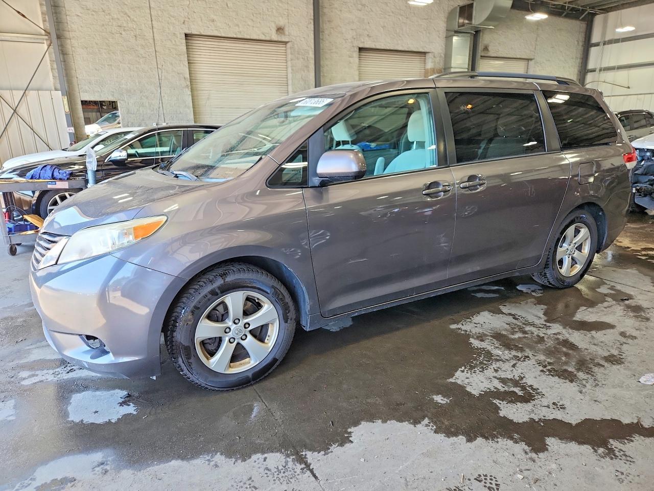 5TDKK3DC8ES485579 · 2014 TOYOTA SIENNA