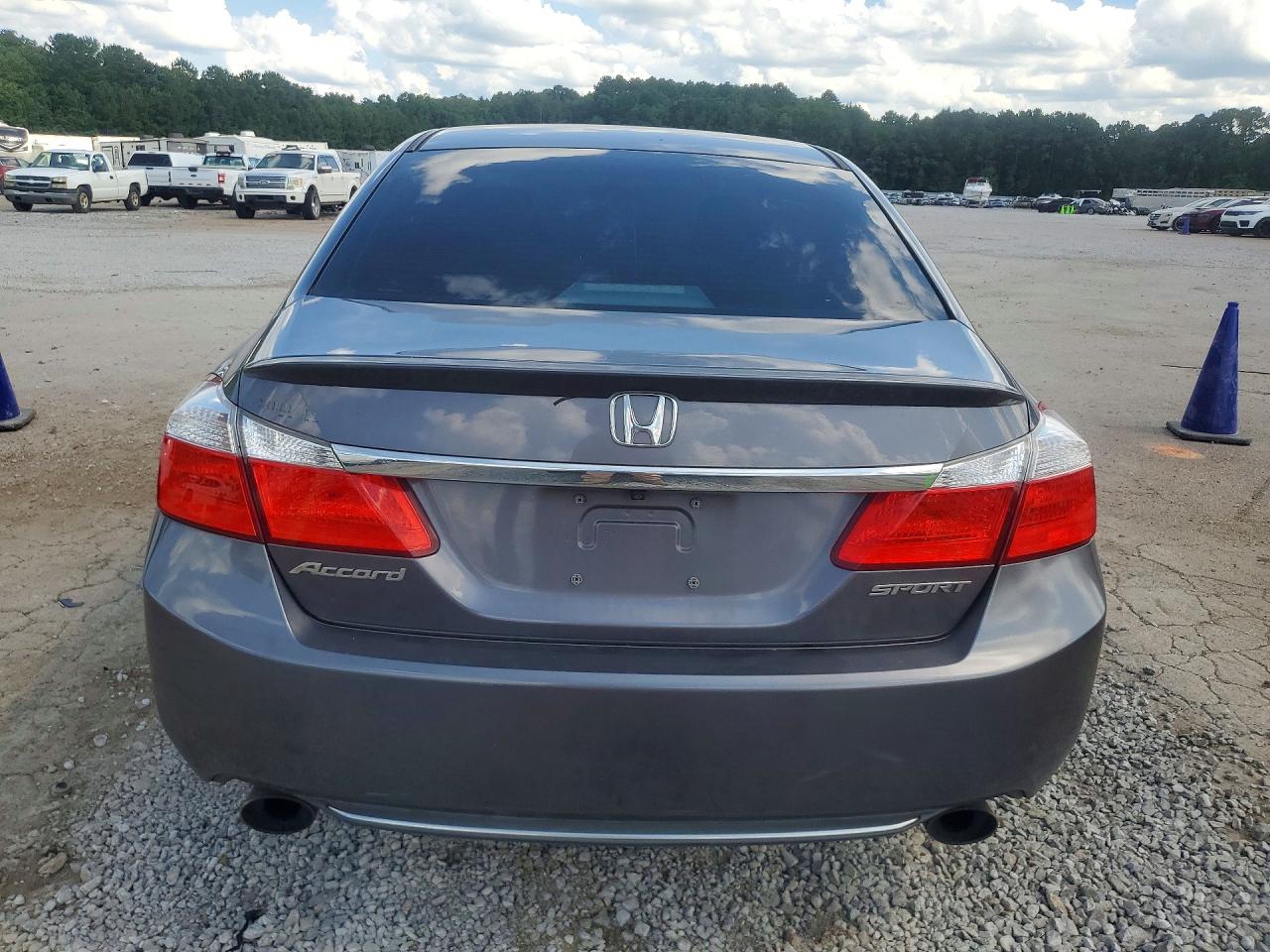 1HGCR2F57FA014189 · 2015 HONDA ACCORD · 6/12
