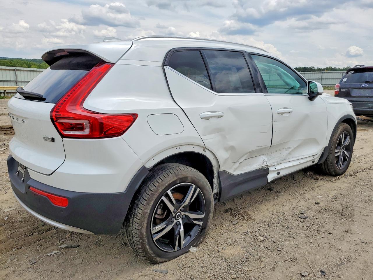 YV4L12UJ7S2543813 · 2025 VOLVO XC40 · 3/13