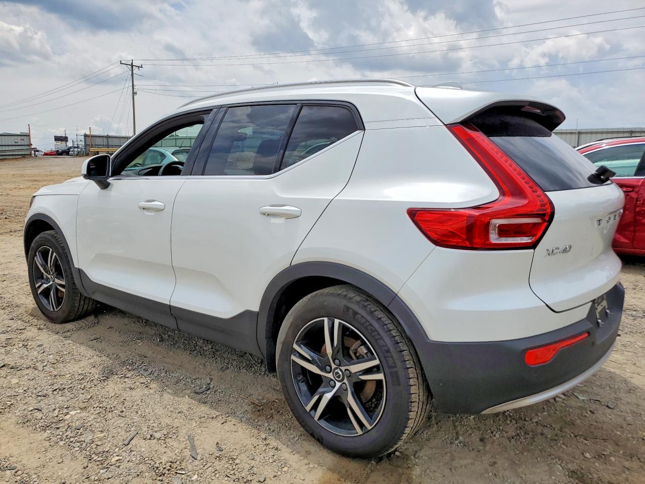 YV4L12UJ7S2543813 · 2025 VOLVO XC40 · 2/13