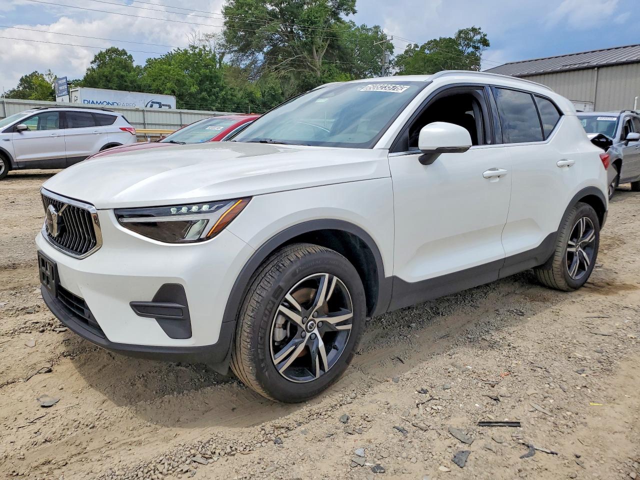 YV4L12UJ7S2543813 · 2025 VOLVO XC40