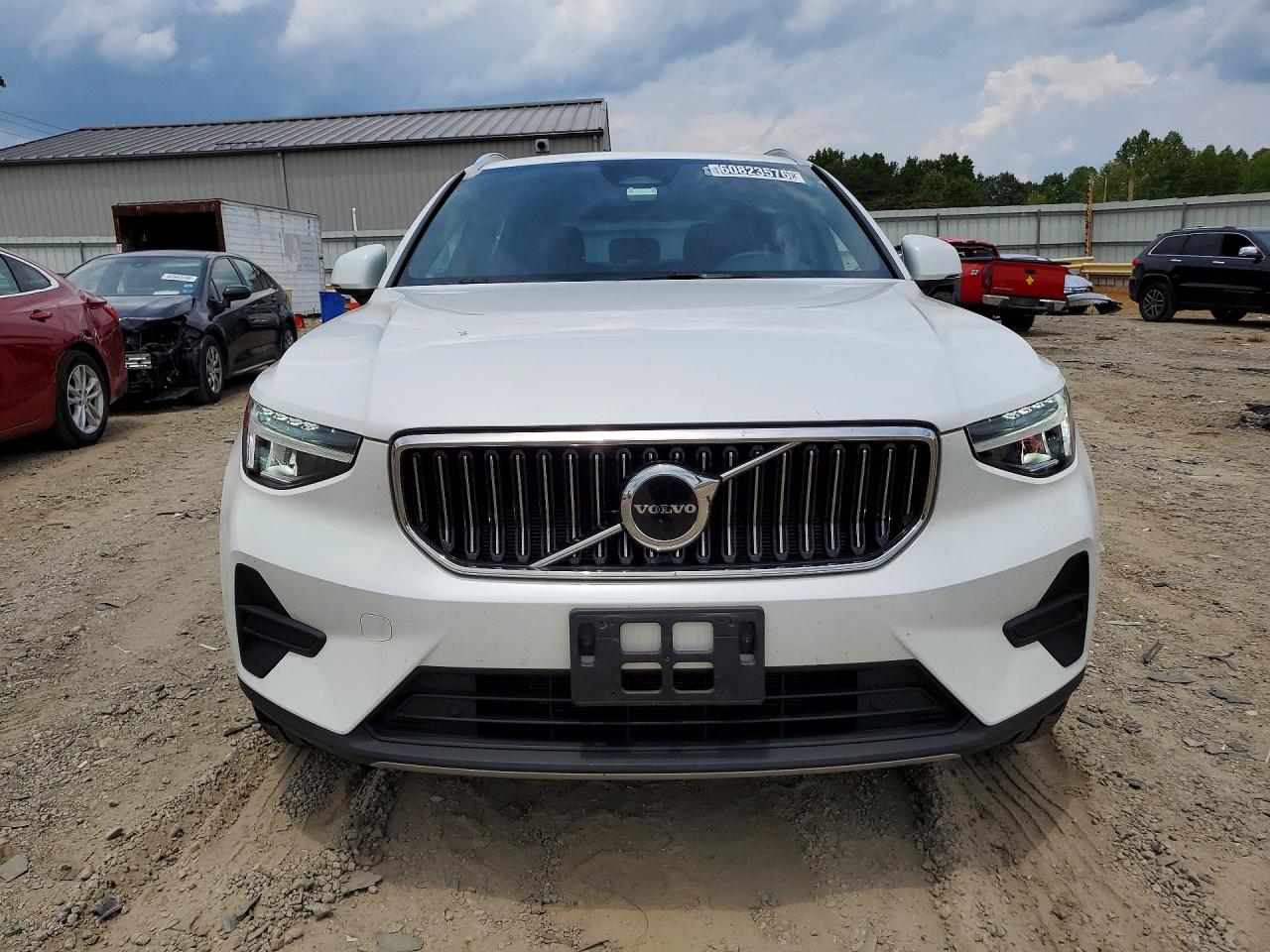 YV4L12UJ7S2543813 · 2025 VOLVO XC40 · 5/13