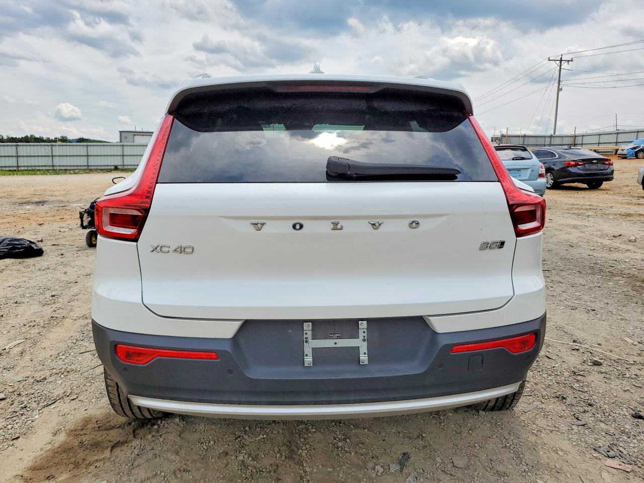 YV4L12UJ7S2543813 · 2025 VOLVO XC40 · 6/13