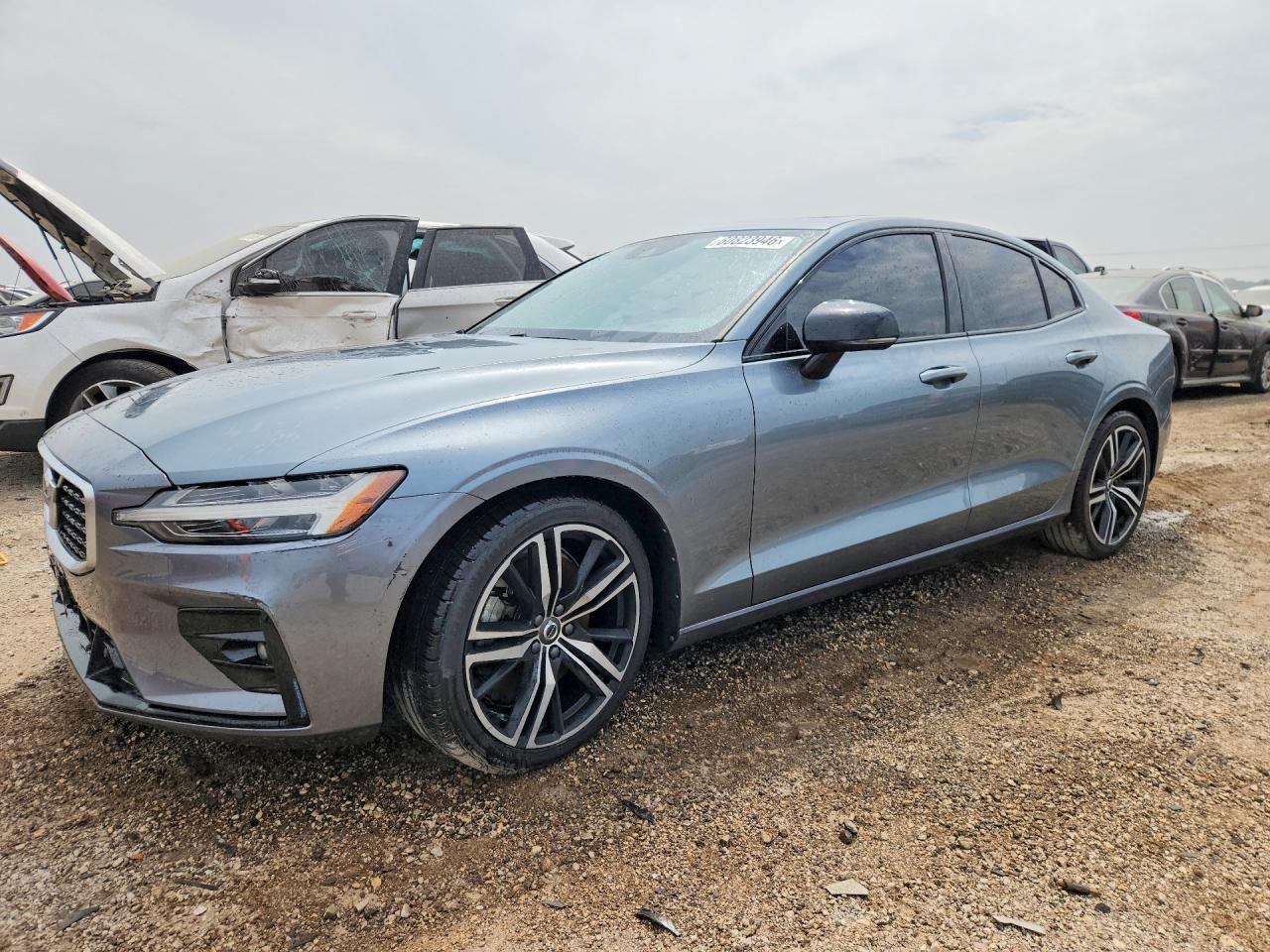 7JRA22TM6KG015185 · 2019 VOLVO S60
