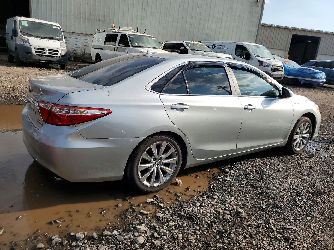 4T1BD1FK2HU228450 · 2017 TOYOTA CAMRY HYBRID · 3/12