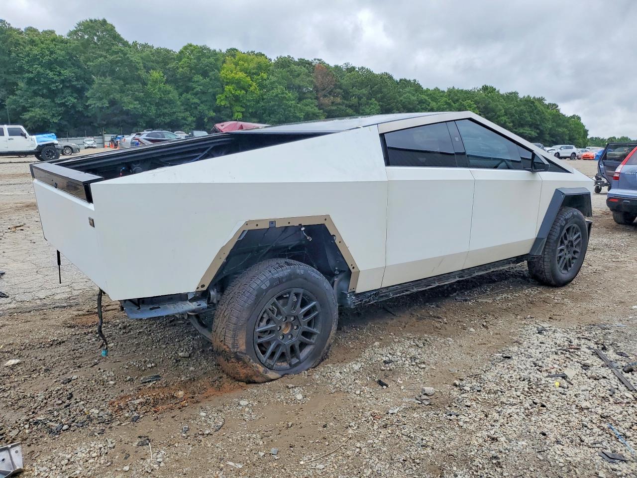 7G2CEHEE8RA044371 · 2024 TESLA CYBERTRUCK · 3/13