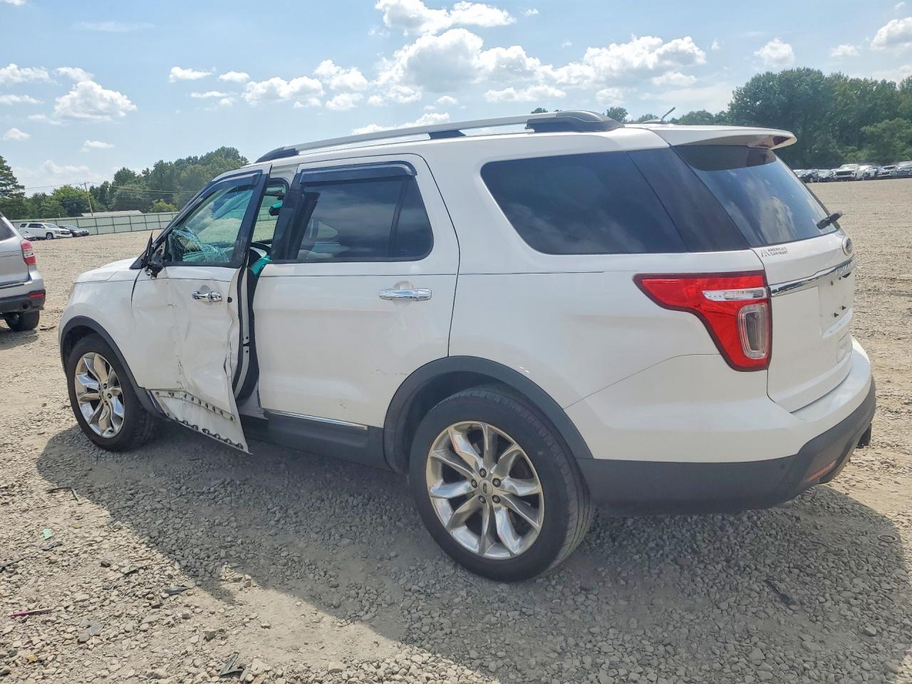 1FM5K7D82FGC22009 · 2015 FORD EXPLORER · 2/13