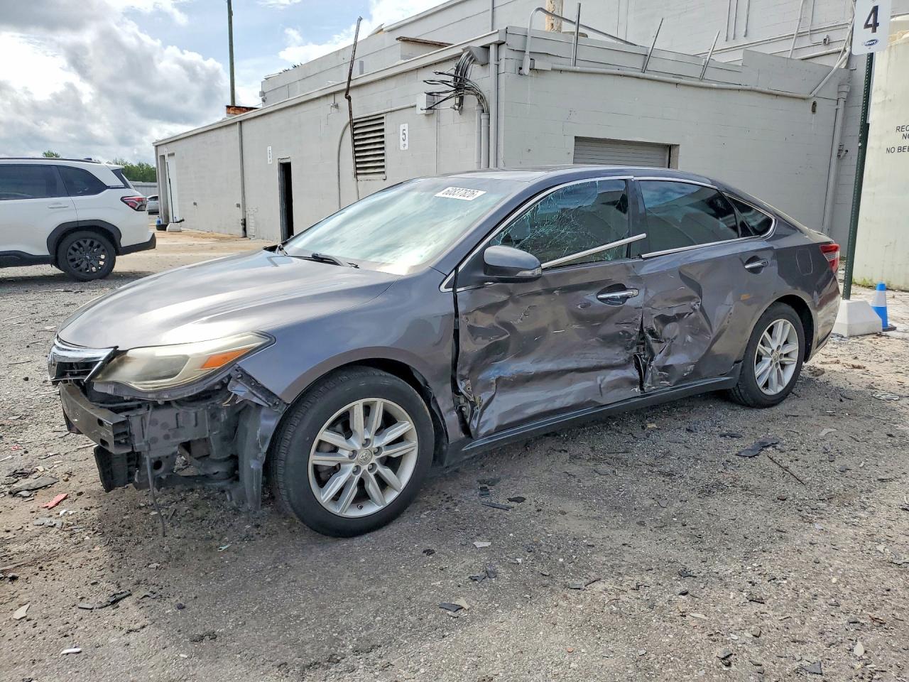 2013 TOYOTA AVALON