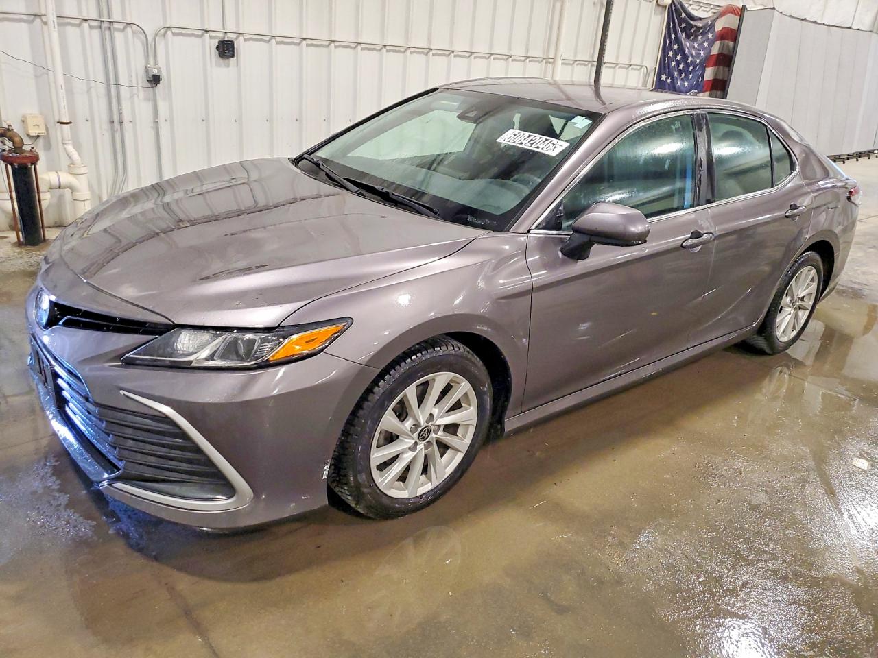 4T1C11AK5NU637588 · 2022 TOYOTA CAMRY