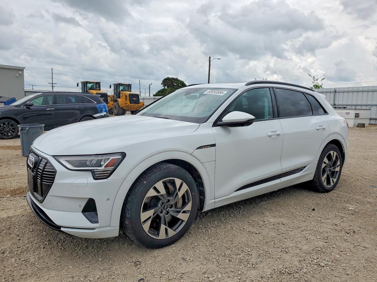 WA1AAAGE0MB010699 · 2021 AUDI E-TRON