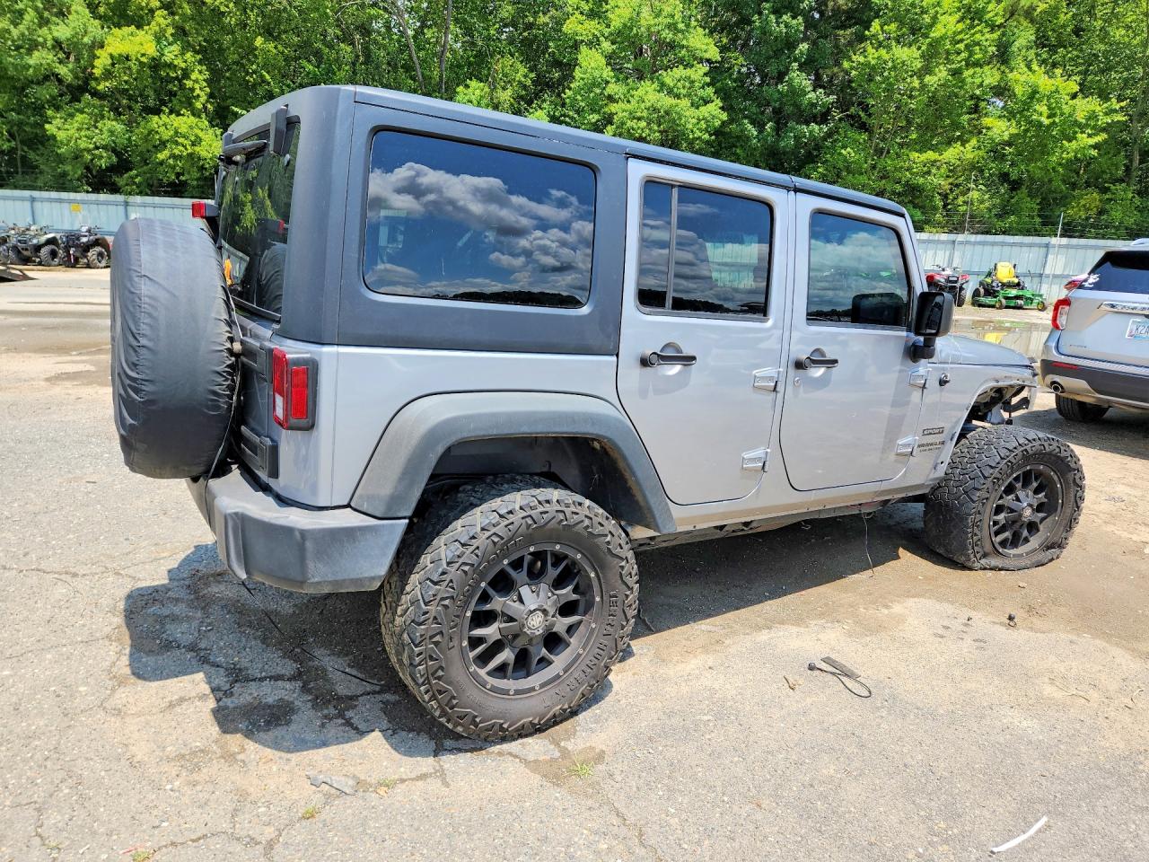 1C4BJWDG2HL649325 · 2017 JEEP WRANGLER UNLIMITED · 3/13
