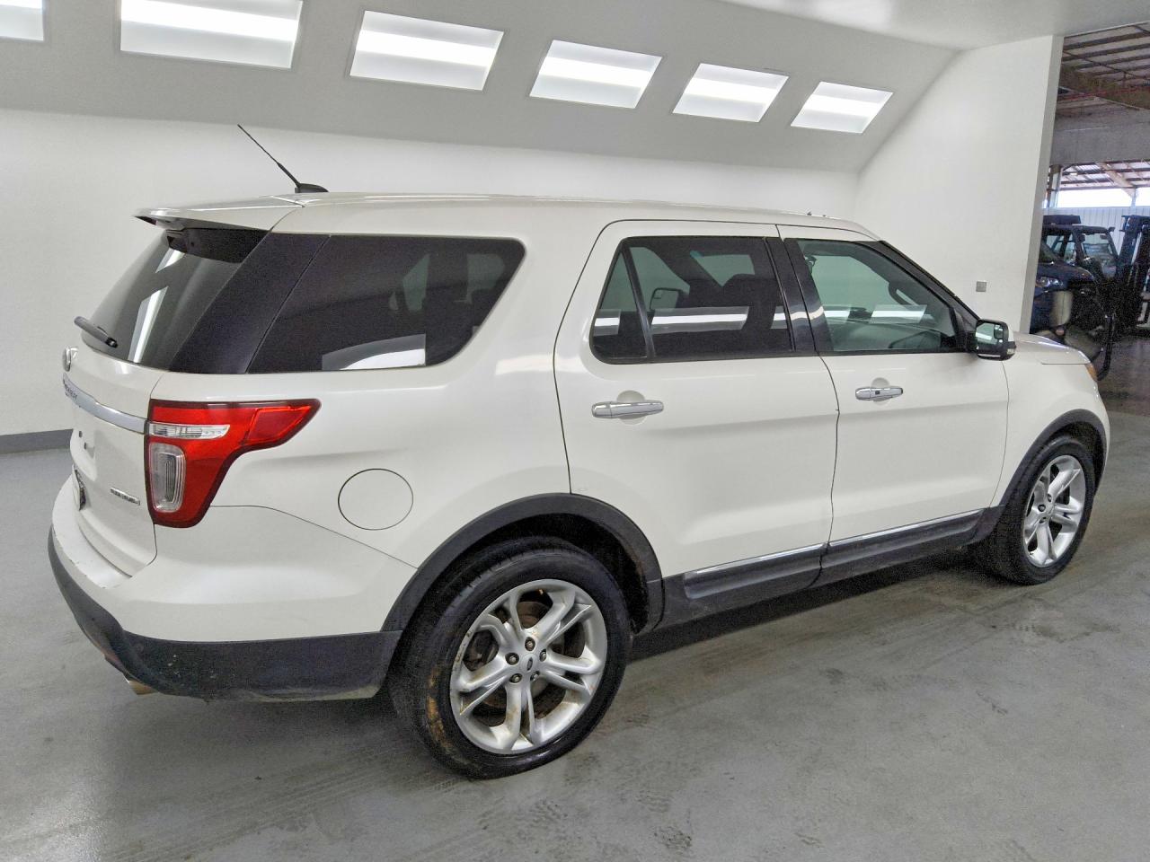 1FM5K7F86FGA70877 · 2015 FORD EXPLORER · 3/13