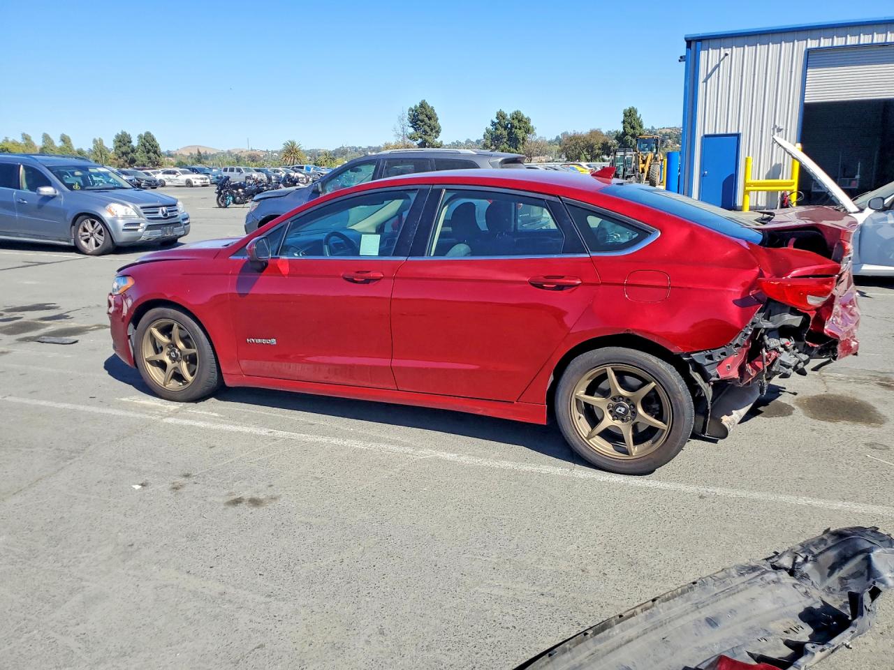 3FA6P0LU3KR220729 · 2019 FORD FUSION · 2/13