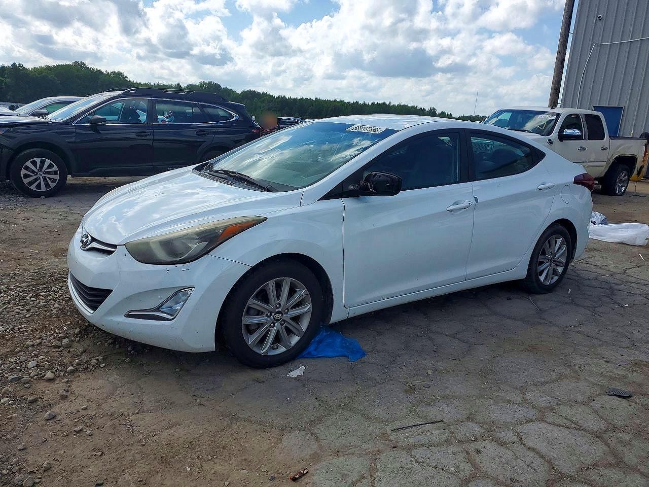 5NPDH4AE1FH584027 · 2015 HYUNDAI ELANTRA