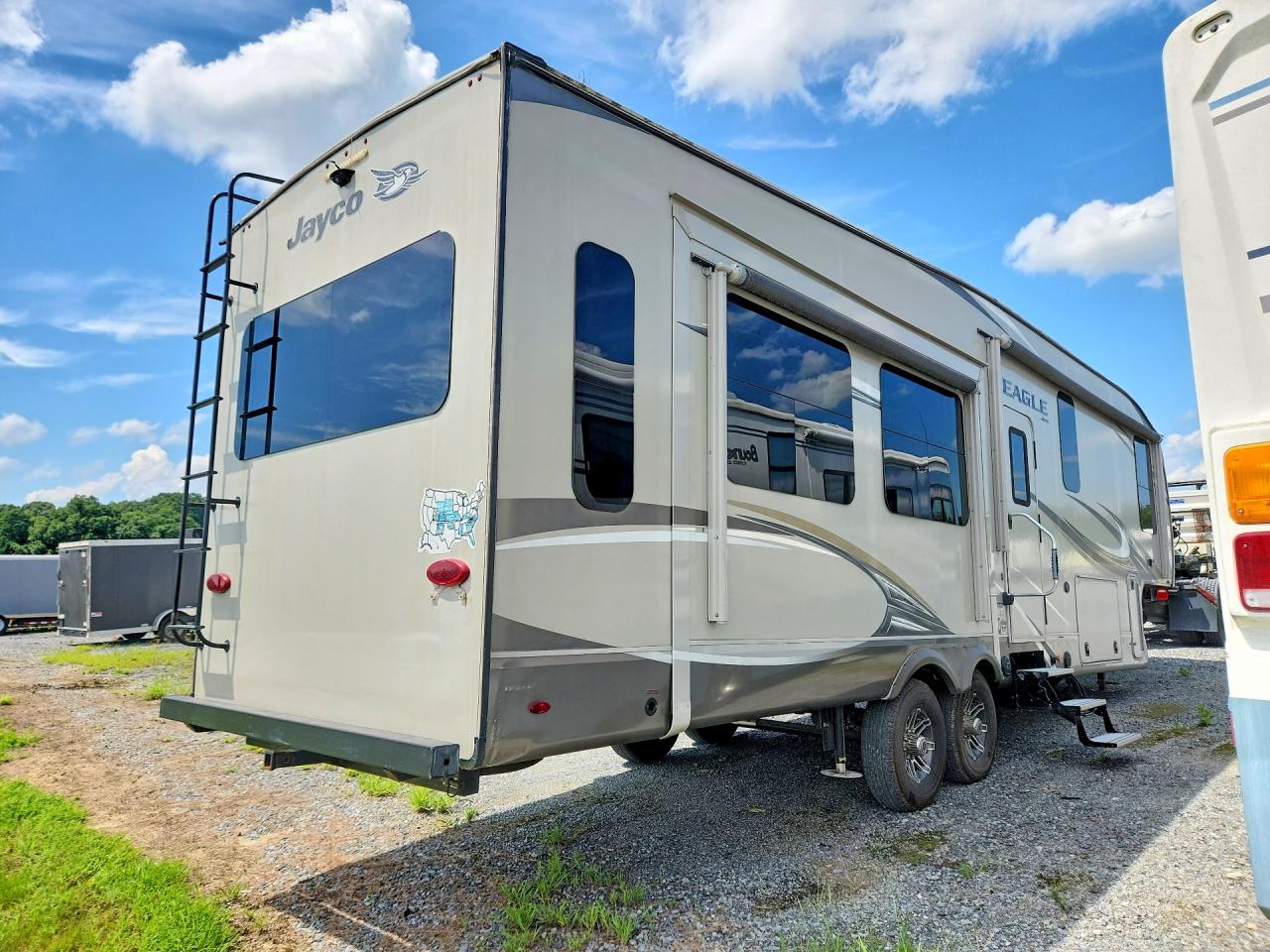 1UJCJ0BT0J1WD0349 · 2018 JAYCO EAGLE · 3/8