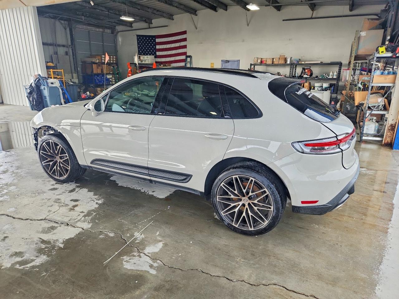 WP1AA2A57TLB09418 · 2026 PORSCHE MACAN · 2/14