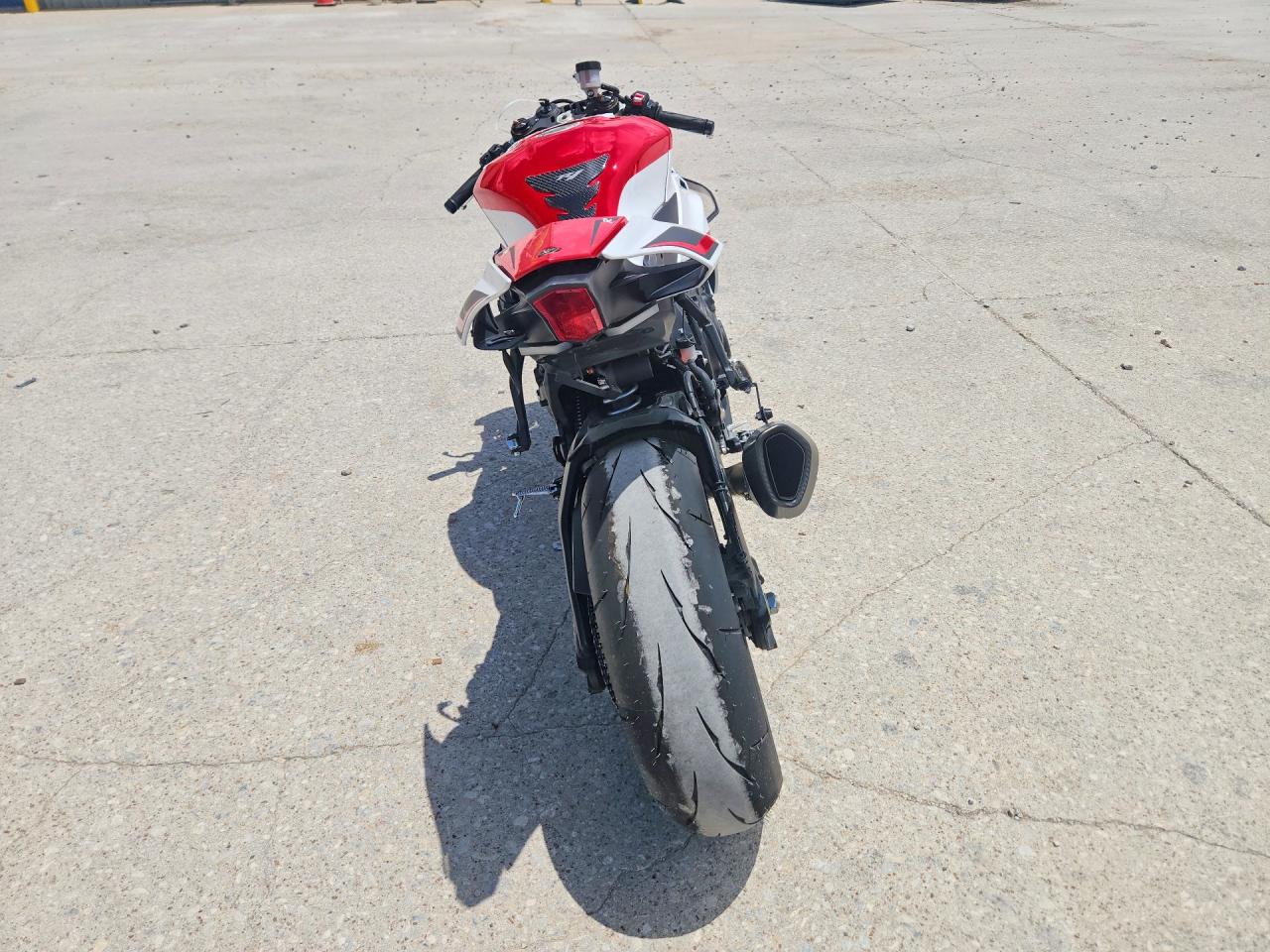 JYARNA7E5TA001414 · 2026 YAMAHA YZF1000 · 4/9