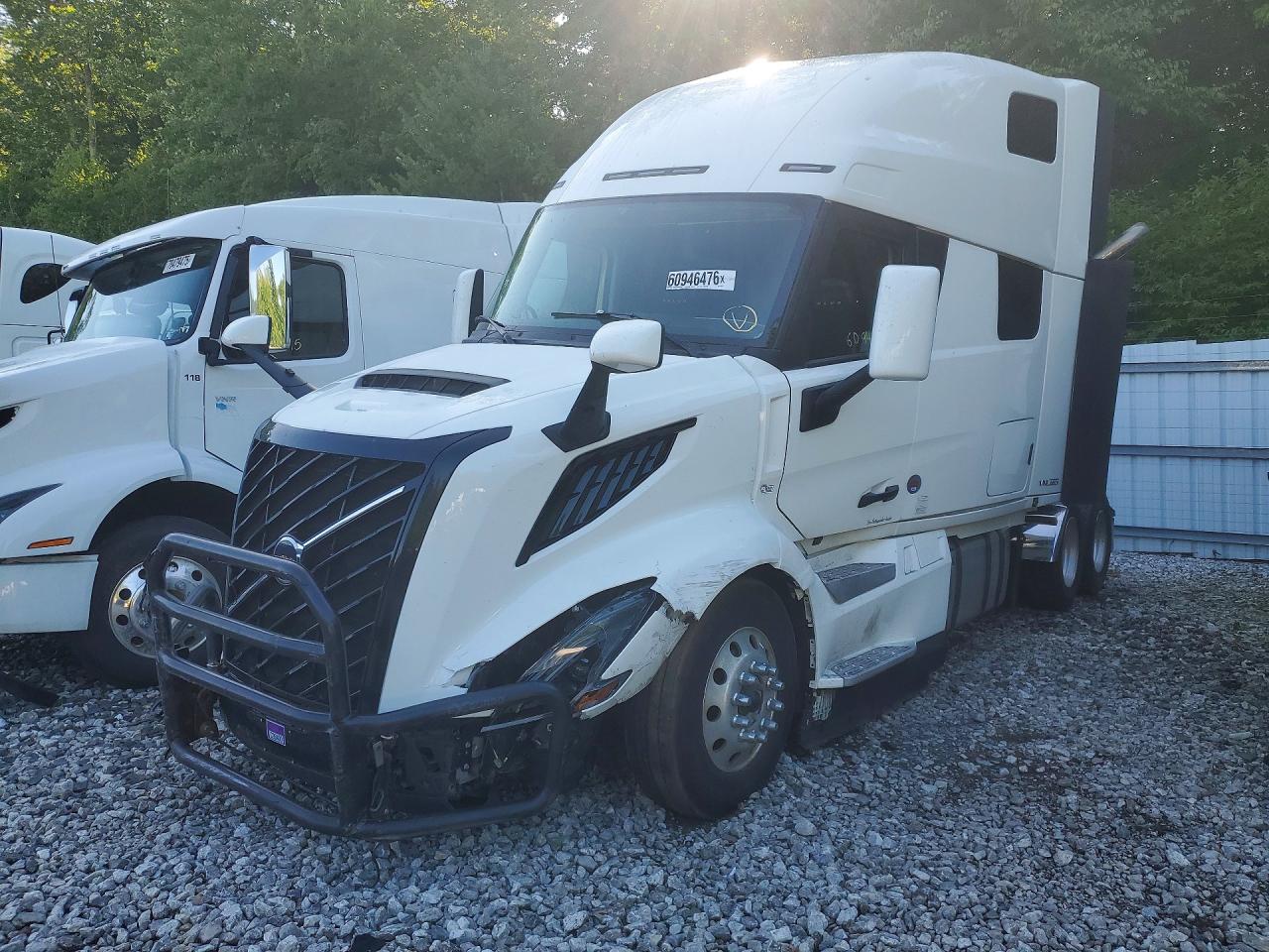 4V4BC9EH6SN693721 · 2025 VOLVO VN