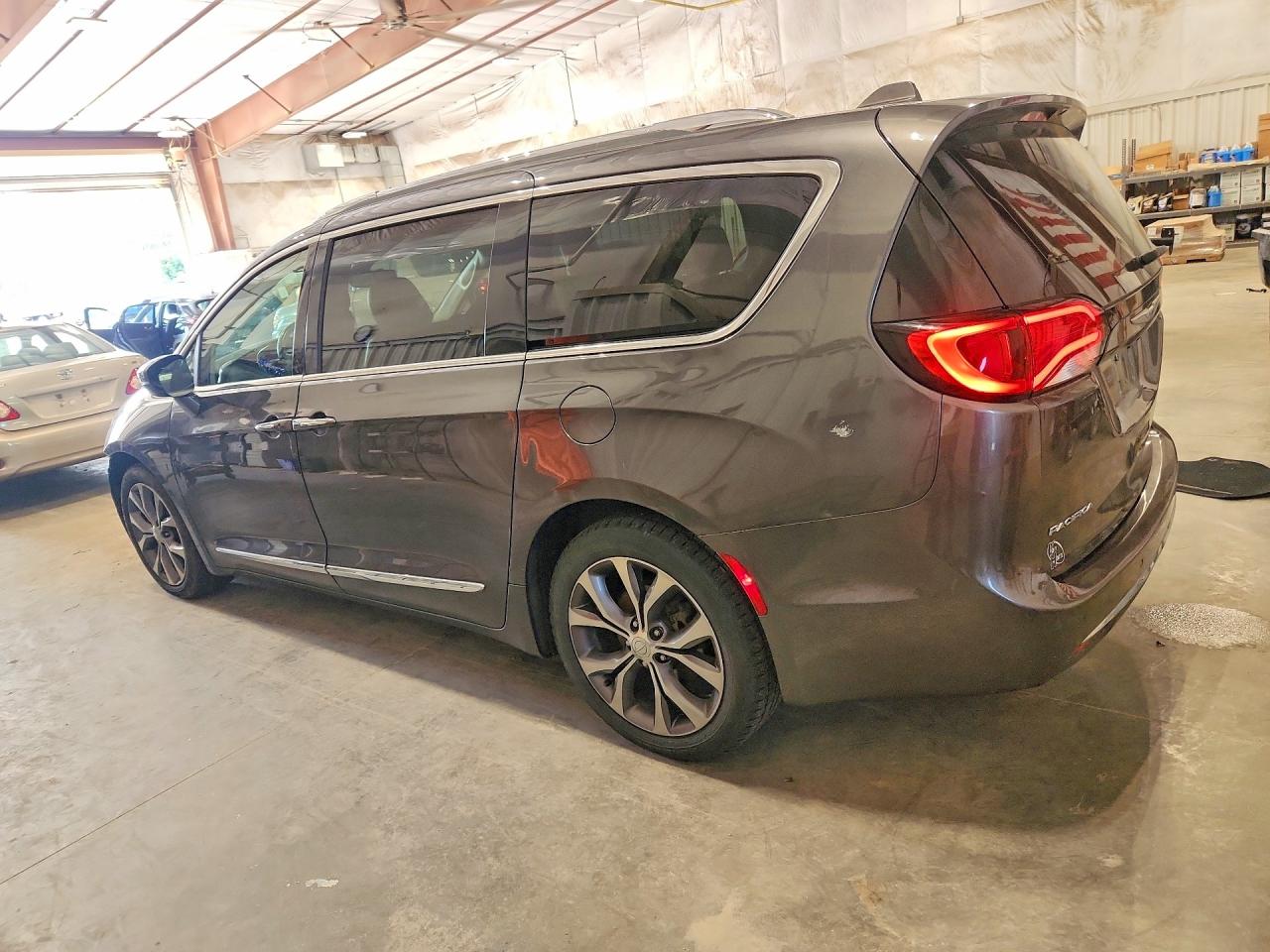 2C4RC1GG5HR751877 · 2017 CHRYSLER PACIFICA · 2/13