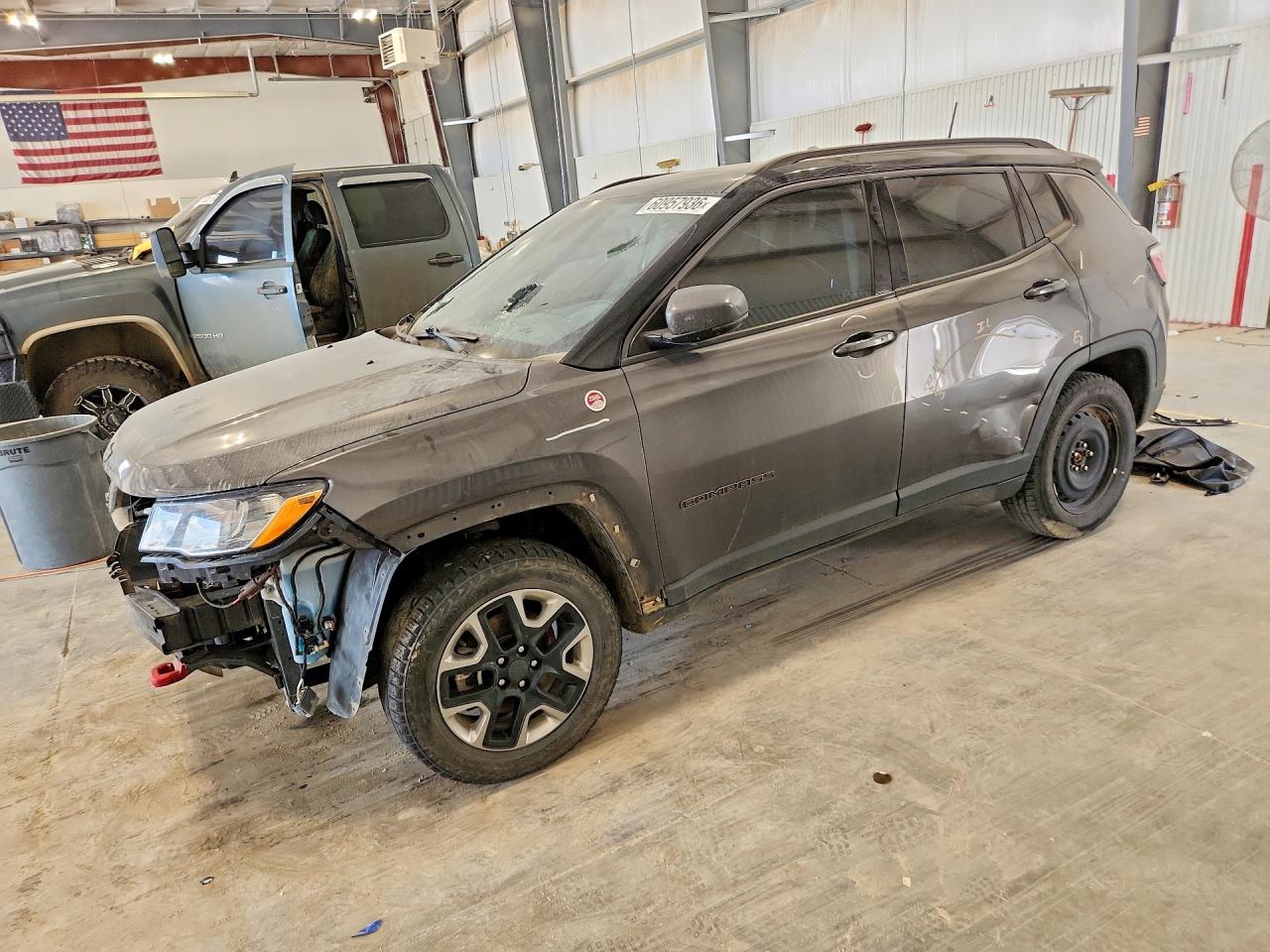 3C4NJDDB0HT610937 · 2017 JEEP COMPASS