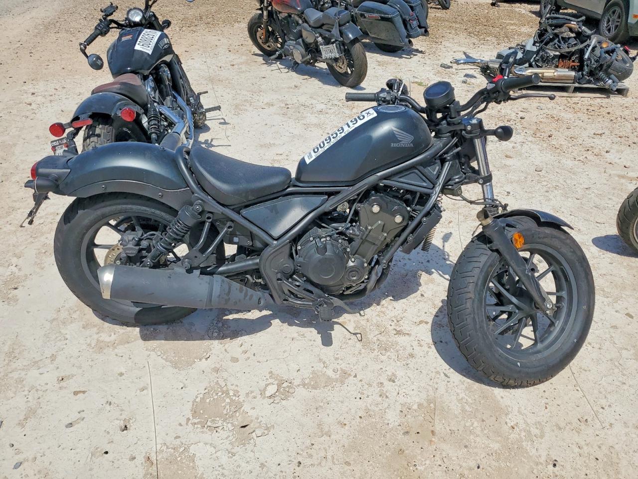 MLHPC5652S5801067 · 2025 HONDA CMX500