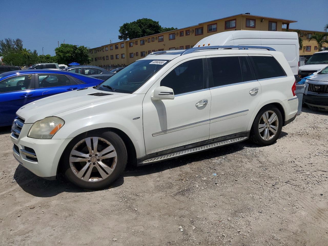 4JGBF2FE5BA715208 · 2011 MERCEDES-BENZ GL