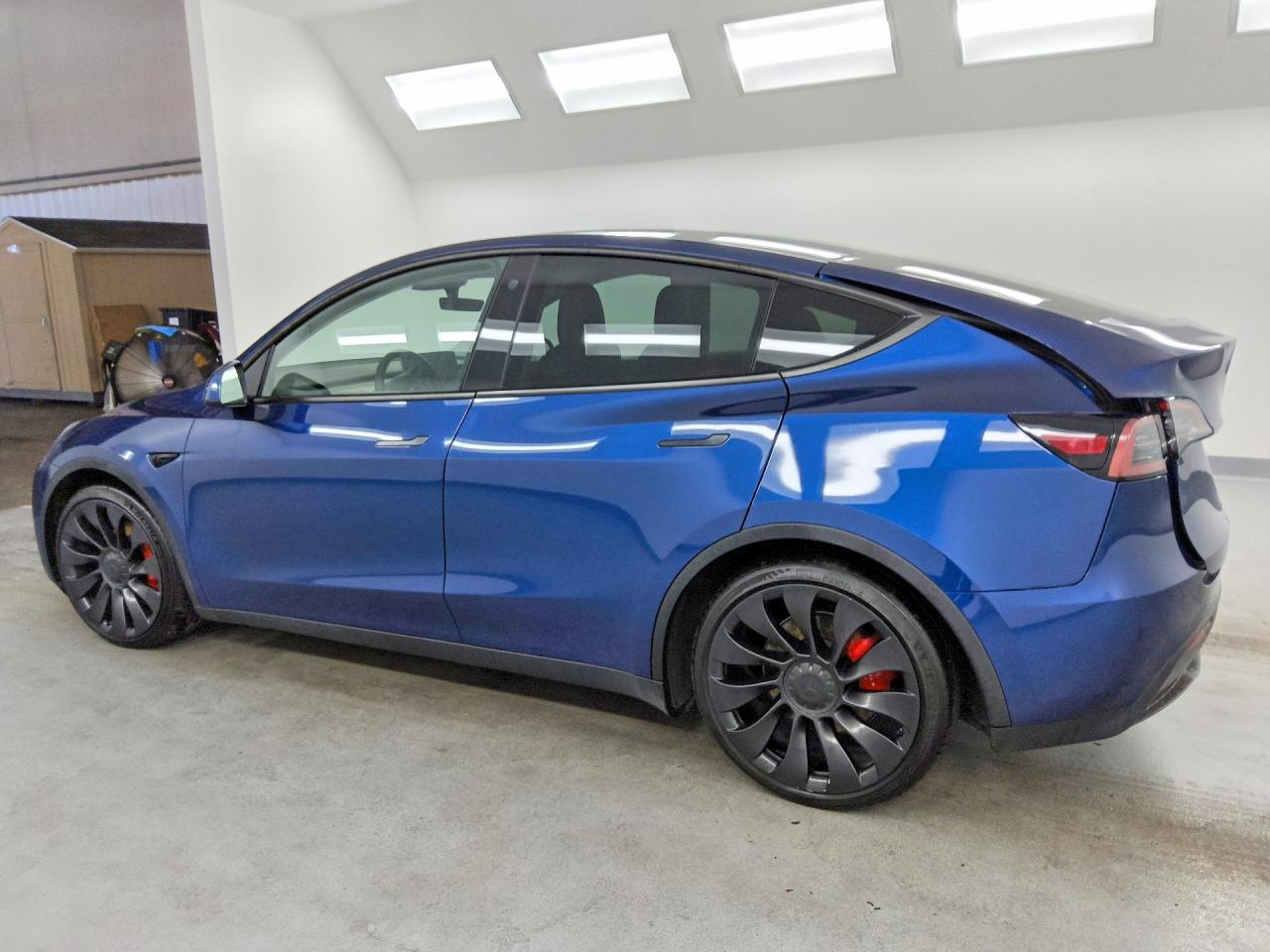 7SAYGDEF6NF389239 · 2022 TESLA MODEL Y · 2/13