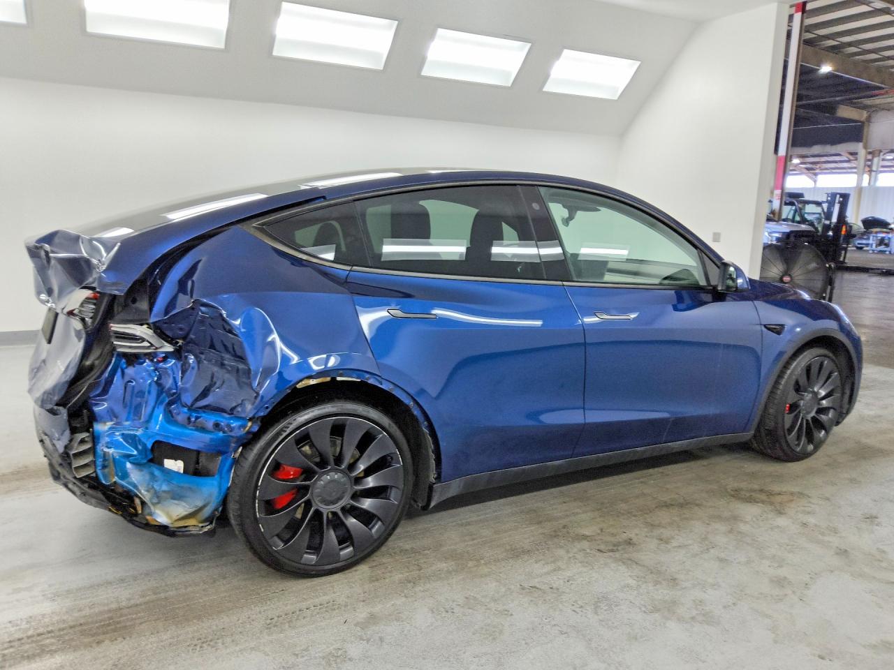 7SAYGDEF6NF389239 · 2022 TESLA MODEL Y · 3/13