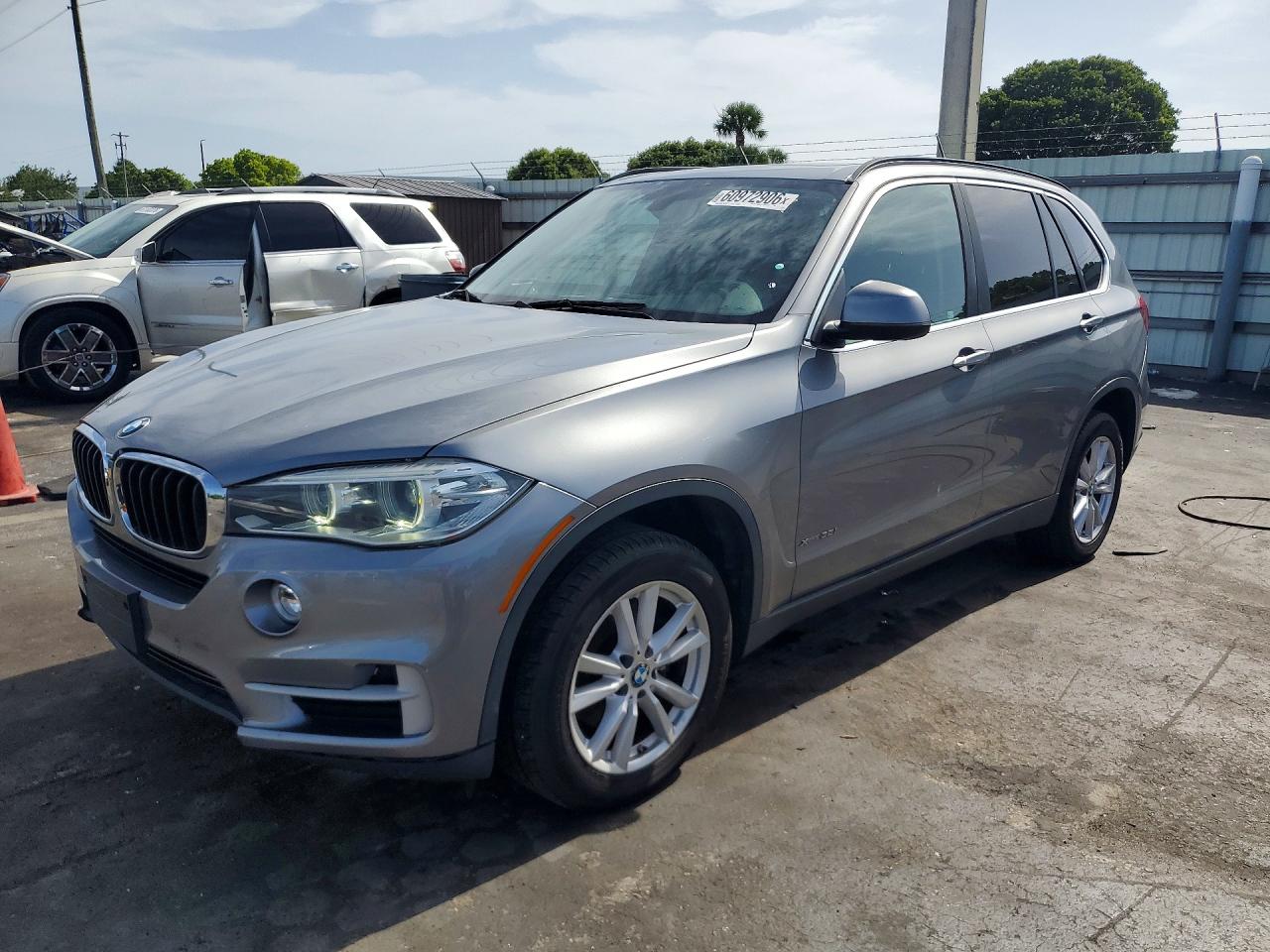 5UXKR0C59E0C27511 · 2014 BMW X5