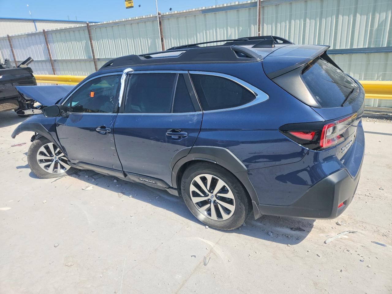 4S4BTACC5R3192762 · 2024 SUBARU OUTBACK · 2/13