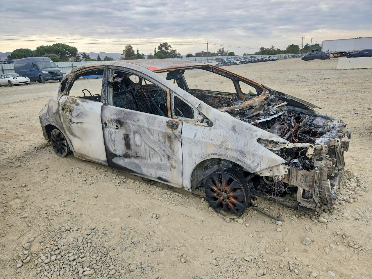 JTDKN3DPXE3055371 · 2014 TOYOTA PRIUS PLUG-IN HYBRID · 4/11