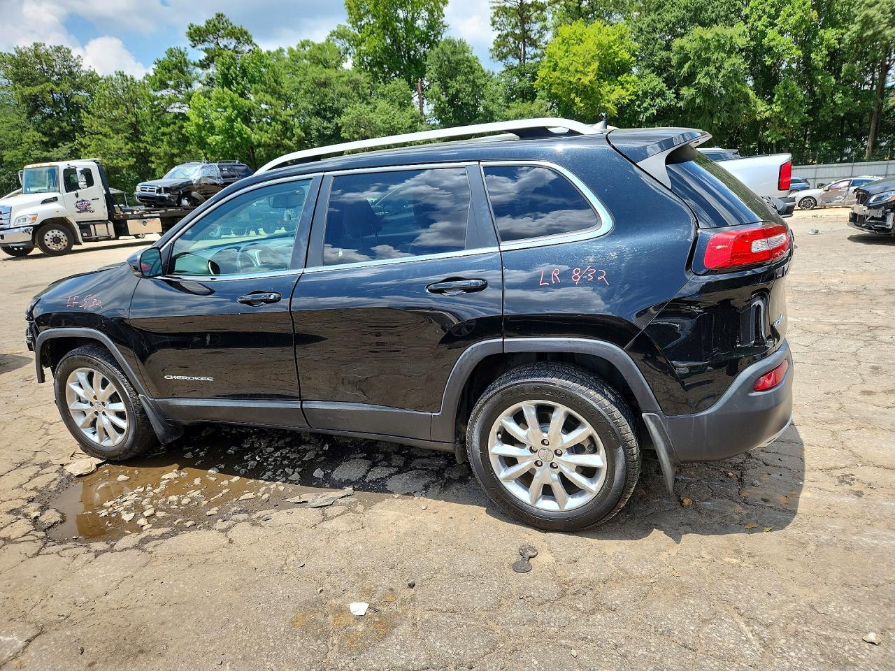 1C4PJMDS3HW556455 · 2017 JEEP CHEROKEE · 2/13