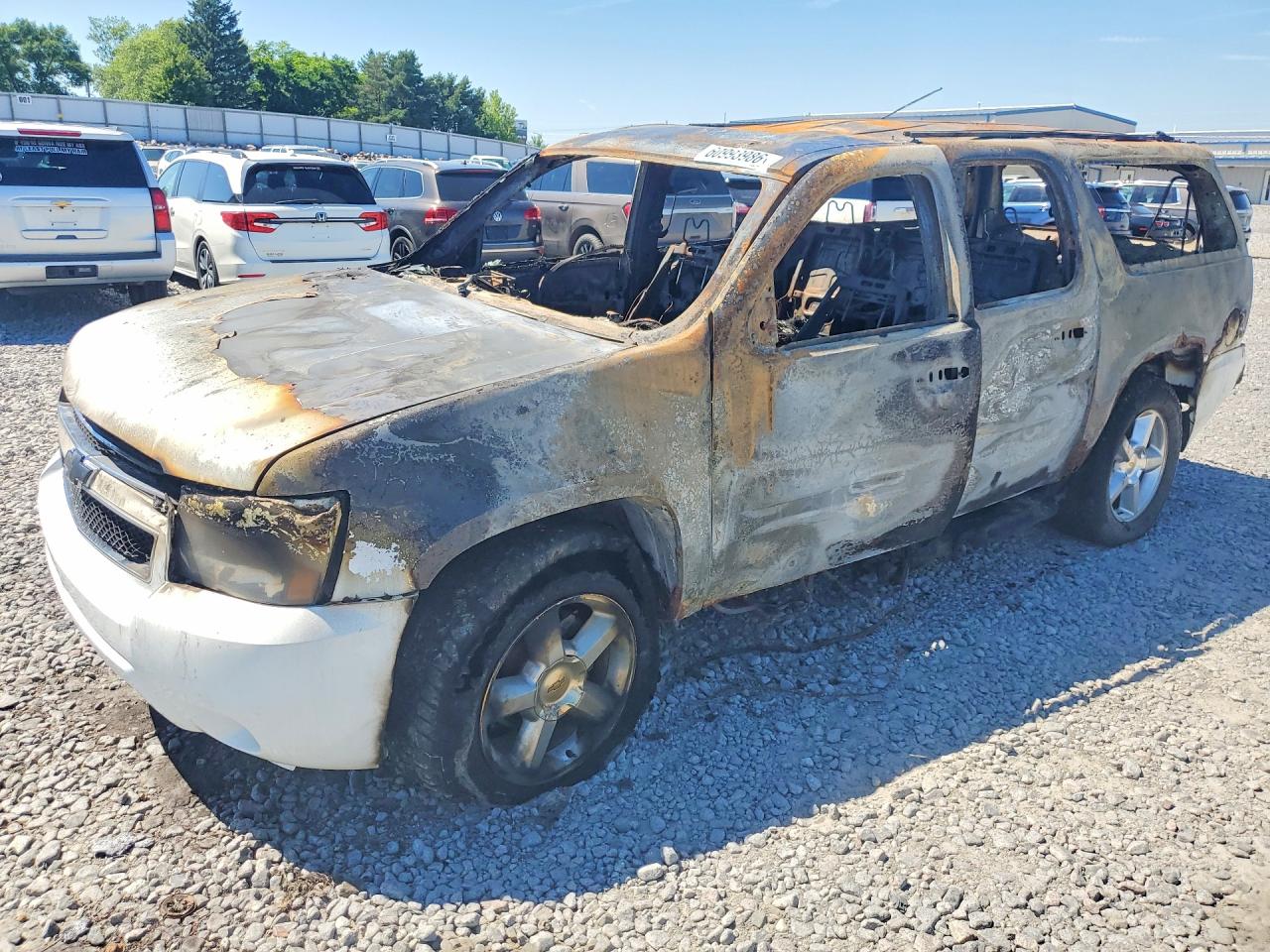 1GNSKJE31BR210608 · 2011 CHEVROLET SUBURBAN
