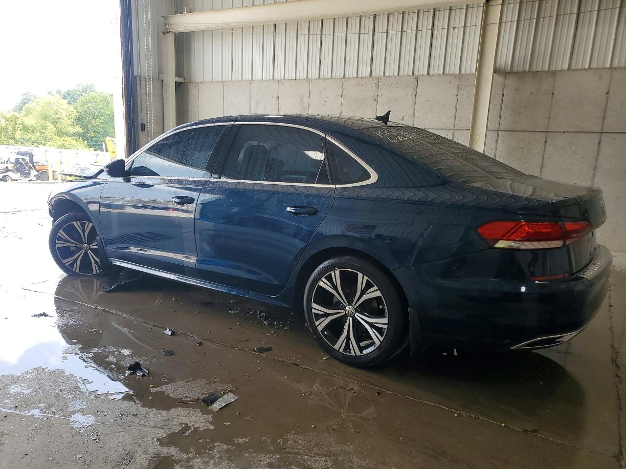 1VWSA7A32NC007946 · 2022 VOLKSWAGEN PASSAT · 2/13