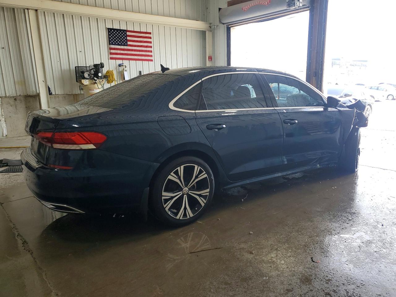 1VWSA7A32NC007946 · 2022 VOLKSWAGEN PASSAT · 3/13