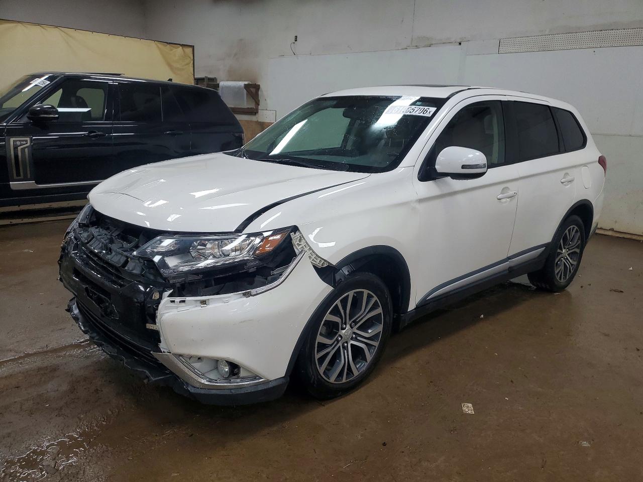 JA4AD3A37HZ005491 · 2017 MITSUBISHI OUTLANDER